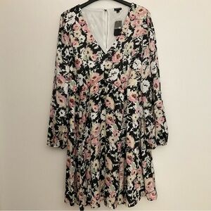 Torrid women dress size 3 v-neck smocked floral satin
